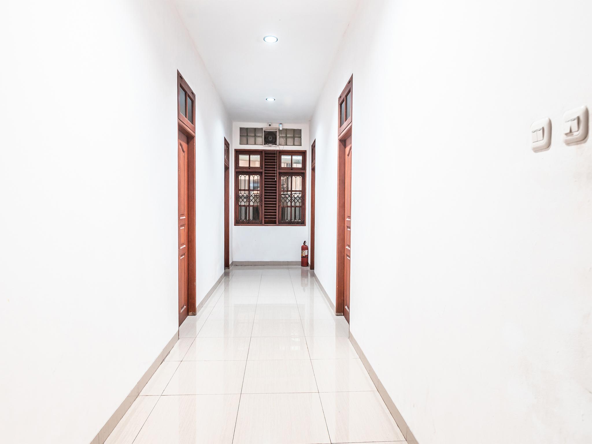 Oyo 1990 Kost Kuningan Executive Boading House Setiabudi Джакарта Экстерьер фото