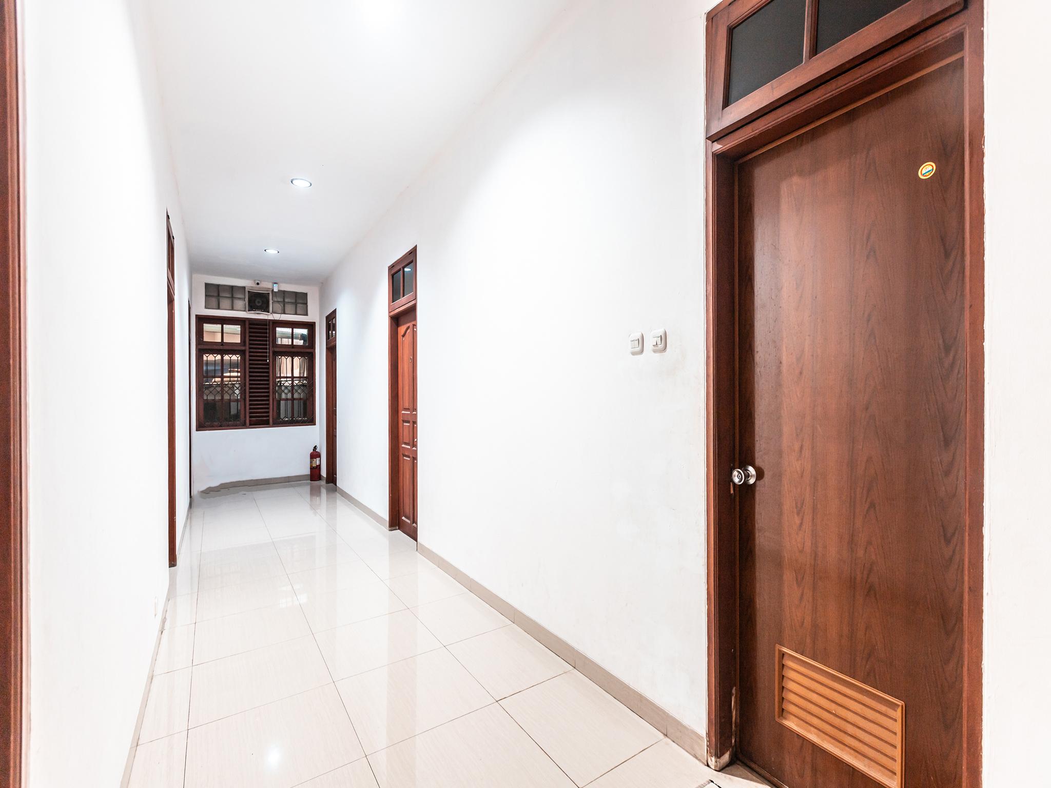 Oyo 1990 Kost Kuningan Executive Boading House Setiabudi Джакарта Экстерьер фото